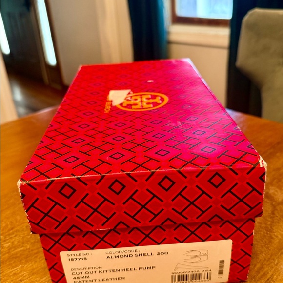 Tory Burch Beige Patent Leather Flats - Picture 8 of 10